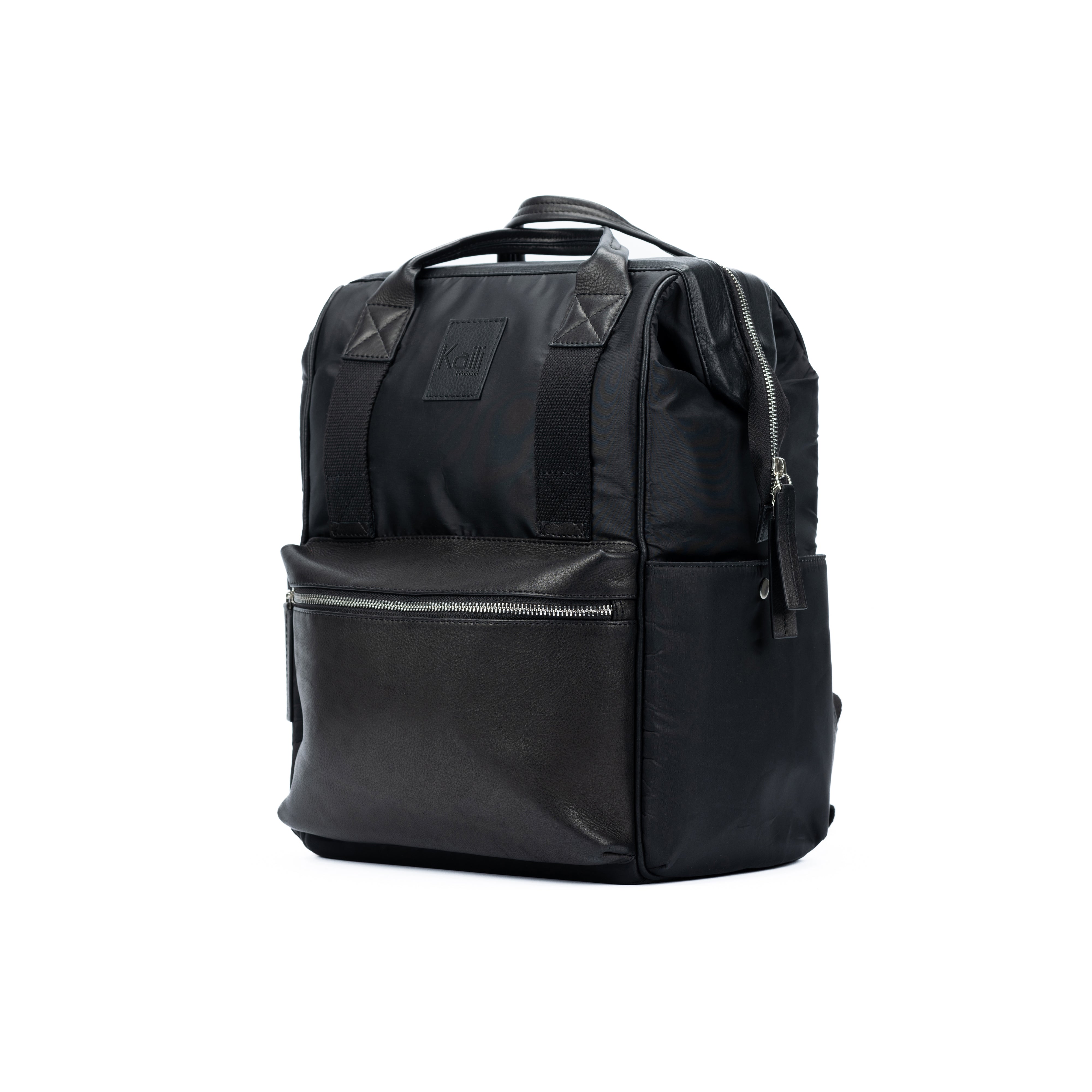 Italienischer Rucksack aus Nylon und echtem Leder – wasserabweisend, schwarz, elegantes Design mit glänzenden Nickel-Details, handgefertigt in Italien