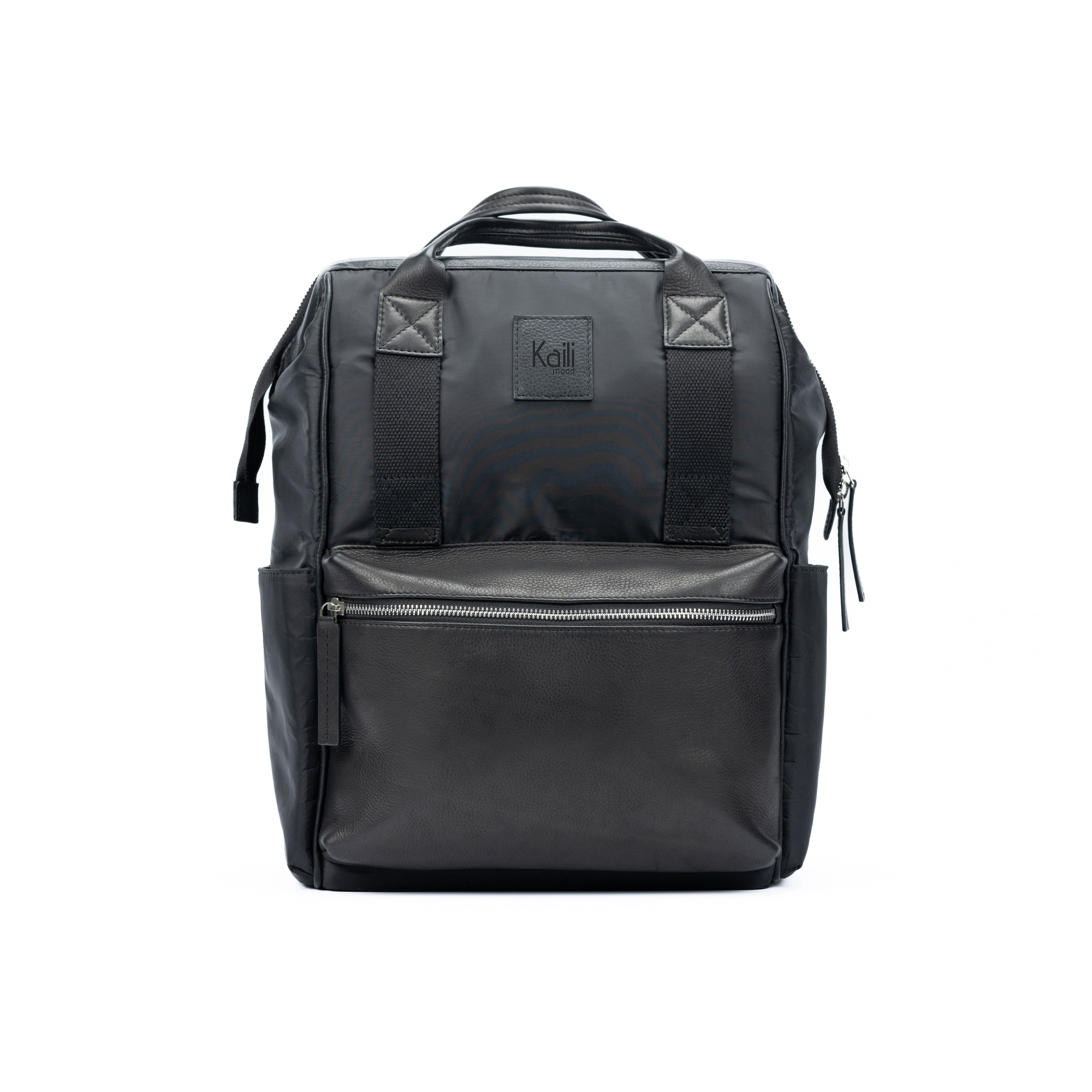 Italienischer Rucksack aus Nylon und echtem Leder – wasserabweisend, schwarz, elegantes Design mit glänzenden Nickel-Details, handgefertigt in Italien