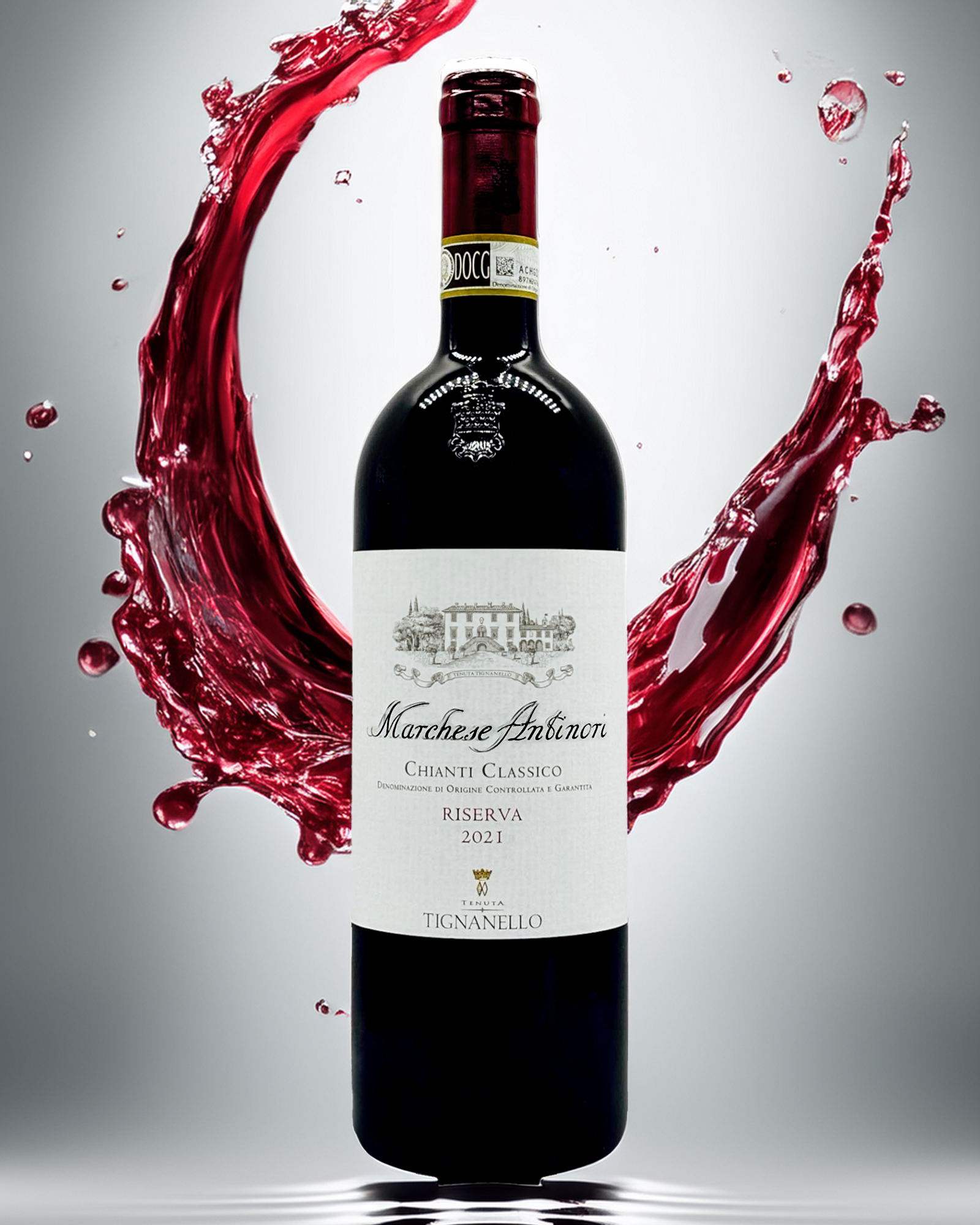 Flasche Marchese Antinori Chianti Classico Riserva 2021 mit stilvollem Weinsplash im Hintergrund – hochwertiger italienischer Rotwein online kaufen bei Bella Italia Store