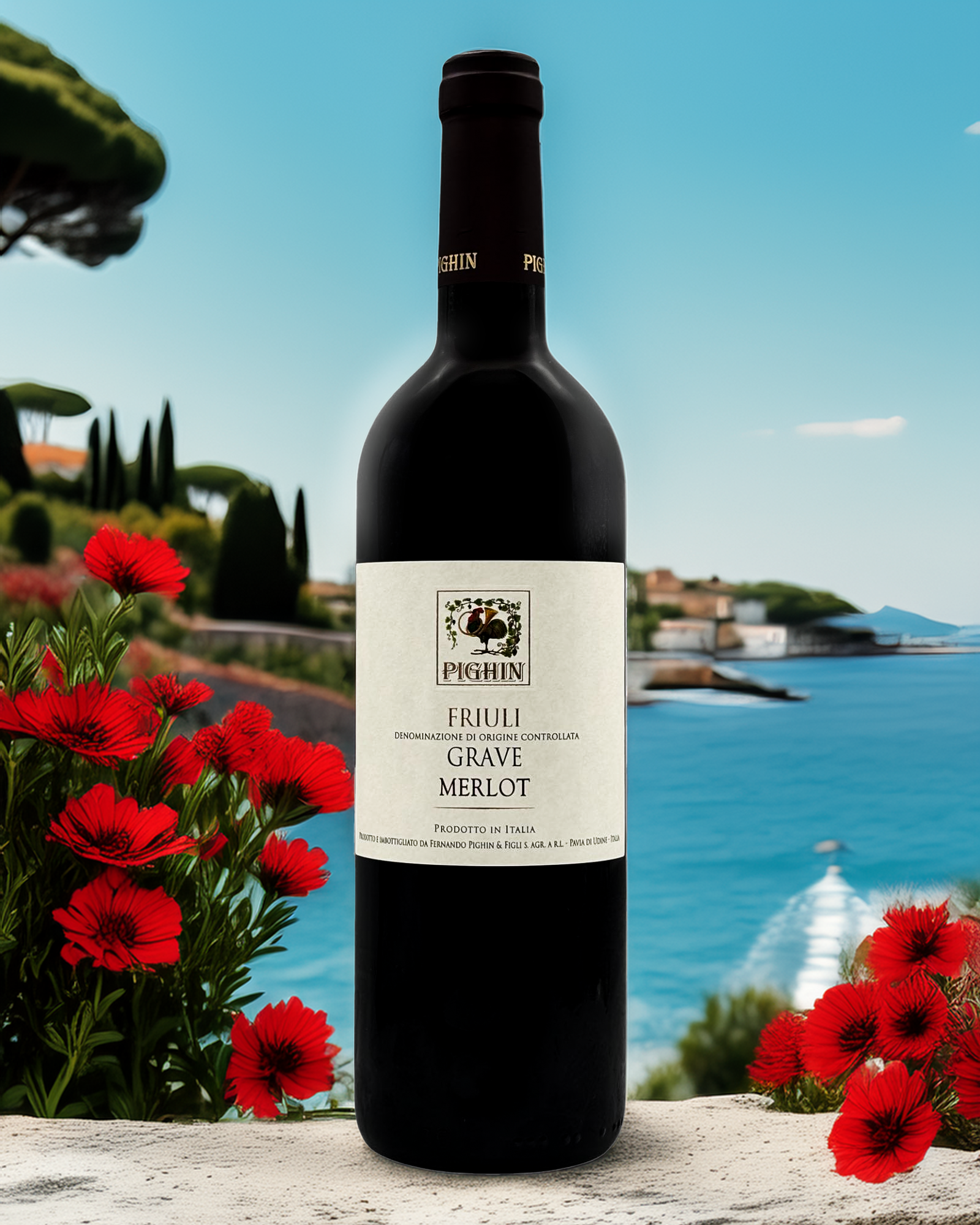 Merlot Rotweinflasche vor italienischer Küste mit roten Blumen – rustikale Atmosphäre mit Meeresblick.