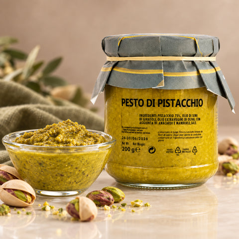 Pistazien Pesto aus Sizilien – Pesto di Pistacchio, 75% Pistazien, 200g – Produktaufnahme mit dezenter Spiegelung