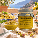 Pistazien Pesto aus Sizilien – Pesto di Pistacchio, 75% Pistazien, 200g – Serviervorschlag auf einer italienischen Terrasse