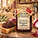 Mousse di Cipolla di Tropea IGP – Kalabrische Zwiebelmarmelade, 314ml – Präsentation im italienischen Feinkostladen