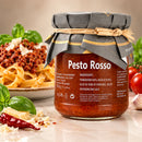 Pesto Rosso aus Sizilien – Tomatenpesto mit Basilikum und Peperoncino, 180g – Produktaufnahme mit dezenter Spiegelung