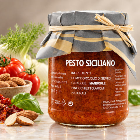Pesto Siciliano aus Sizilien – Mandelpesto mit Tomaten und Fenchel, 180g – Produktaufnahme mit dezenter Spiegelung
