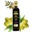 Olio Extra Vergine di Oliva Biologico 750l– Italienisches Bio-Olivenöl in dunkler Glasflasche mit grünen Oliven im Hintergrund