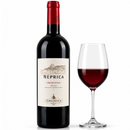 Nèprica Primitivo Rotwein aus Apulien Tormaresca mit Glas elegant serviert