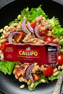 Callipo Thunfisch in Olivenöl – Hochwertiger italienischer Thunfisch in Olivenöl, verpackt in einer 3er-Dose. Serviervorschlag mit frischem Salat, Bohnen, roten Zwiebeln und Tomaten.