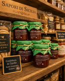 Confiture di Cipolla im rustikalen Regal – Zwiebelmarmelade aus Sizilien Feinkost Präsentation