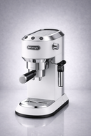     DeLonghi EC 685.W Espressomaschine weiß freigestellt kompakt Edelstahl