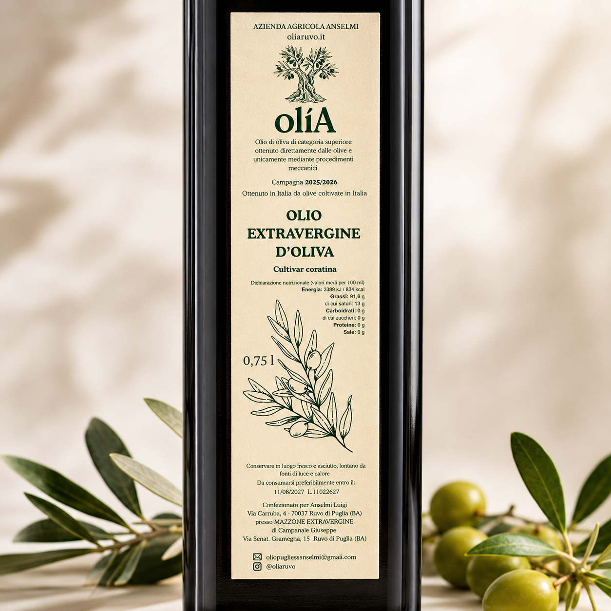 Nahaufnahme von Olia Extra Vergine Olivenöl – 100 % italienische Coratina Oliven aus Apulien