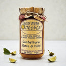 Italienische Feigenmarmelade Delizie Vaticane Tropea im Glas, traditionelle Confettura Extra di Fichi aus Kalabrien auf neutralem Hintergrund
