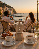     Italienische Kaffeemaschine Bialetti auf Terrasse mit Meerblick Espresso genießen