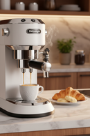     DeLonghi EC 685.W Espresso Zubereitung Tasse Kaffee Croissant Küche