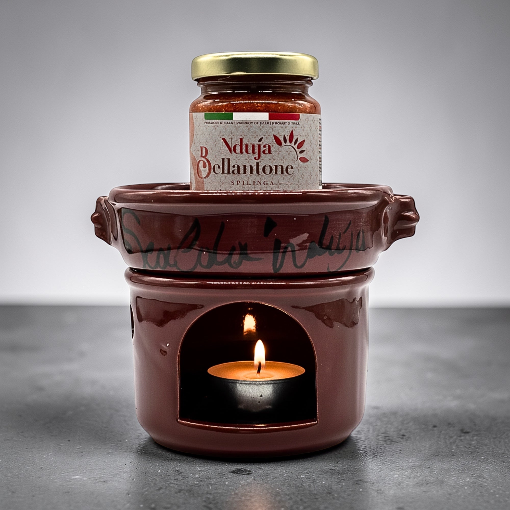 Nduja Bellantone Spilinga im Glas auf Keramik-Stövchen mit Kerze – originale kalabrische Nduja Spezialität Bella Italia Store