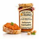 Vellutata Contadina Gemüsecreme aus Kalabrien im Glas mit frischem Brot auf Küchentisch – italienische Feinkost von Delizie Vaticane di Tropea