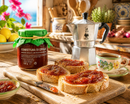 Zwiebelmarmelade aus Sizilien serviert auf Brot – Confiture di Cipolla Frühstück Szene