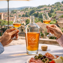 Eligo Grappa dell’Ornellaia Verkostung auf italienischer Terrasse mit zwei Gläsern – edler Grappa aus Italien online bestellen