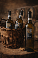 Italienischer Weißwein Falanghina Feudi di San Gregorio im rustikalen Korb – Premium Wein aus Italien online kaufen
