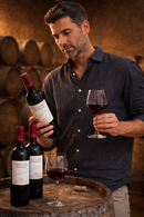 Principe Spinelli Rotwein Tenuta Iuzzolini – italienischer Rotwein bei professioneller Weinverkostung im Weinkeller.