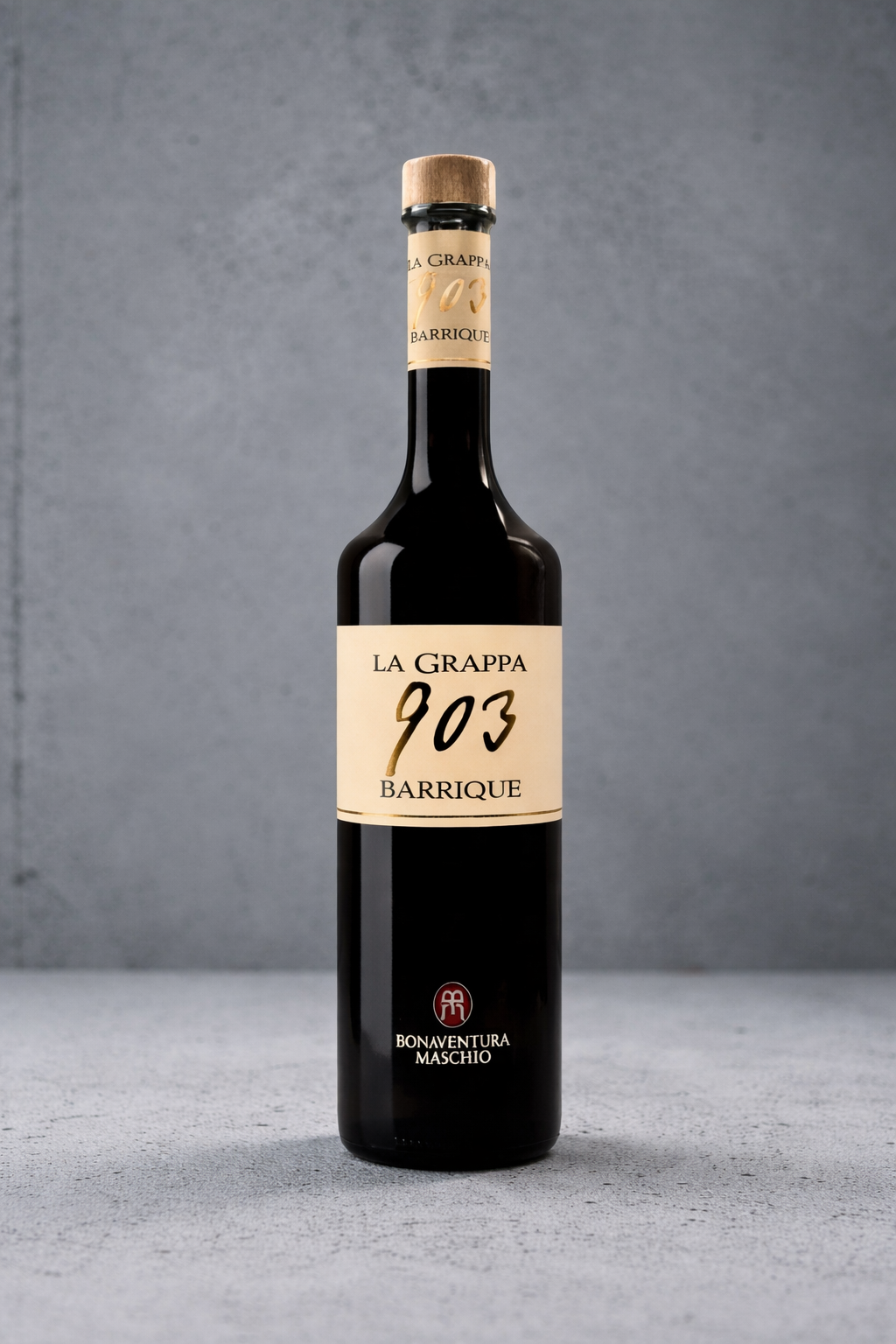 La Grappa 903 Barrique von Bonaventura Maschio in eleganter dunkler Flasche – italienischer Premium Grappa Barrique online kaufen Bella Italia Store