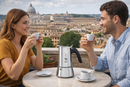 Italienische Kaffeemaschine Bialetti Espresso genießen Paar Rom Aussicht Italien