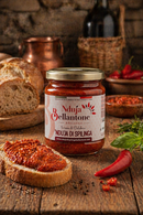 Nduja Bellantone aus Spilinga im Glas mit Brot