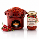 Nduja di Spilinga Bellantone im Keramiktopf mit Brot – kalabrische Streichsalami typisch italienisch