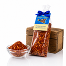 Peperoncino frantumato aus Sizilien – italienische Chili Flocken in Premium Qualität auf weißem Hintergrund