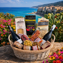 Italienischer Geschenkekorb Deluxe mit Wein, Pasta und Delikatessen vor mediterraner Kulisse in Tropea Kalabrien