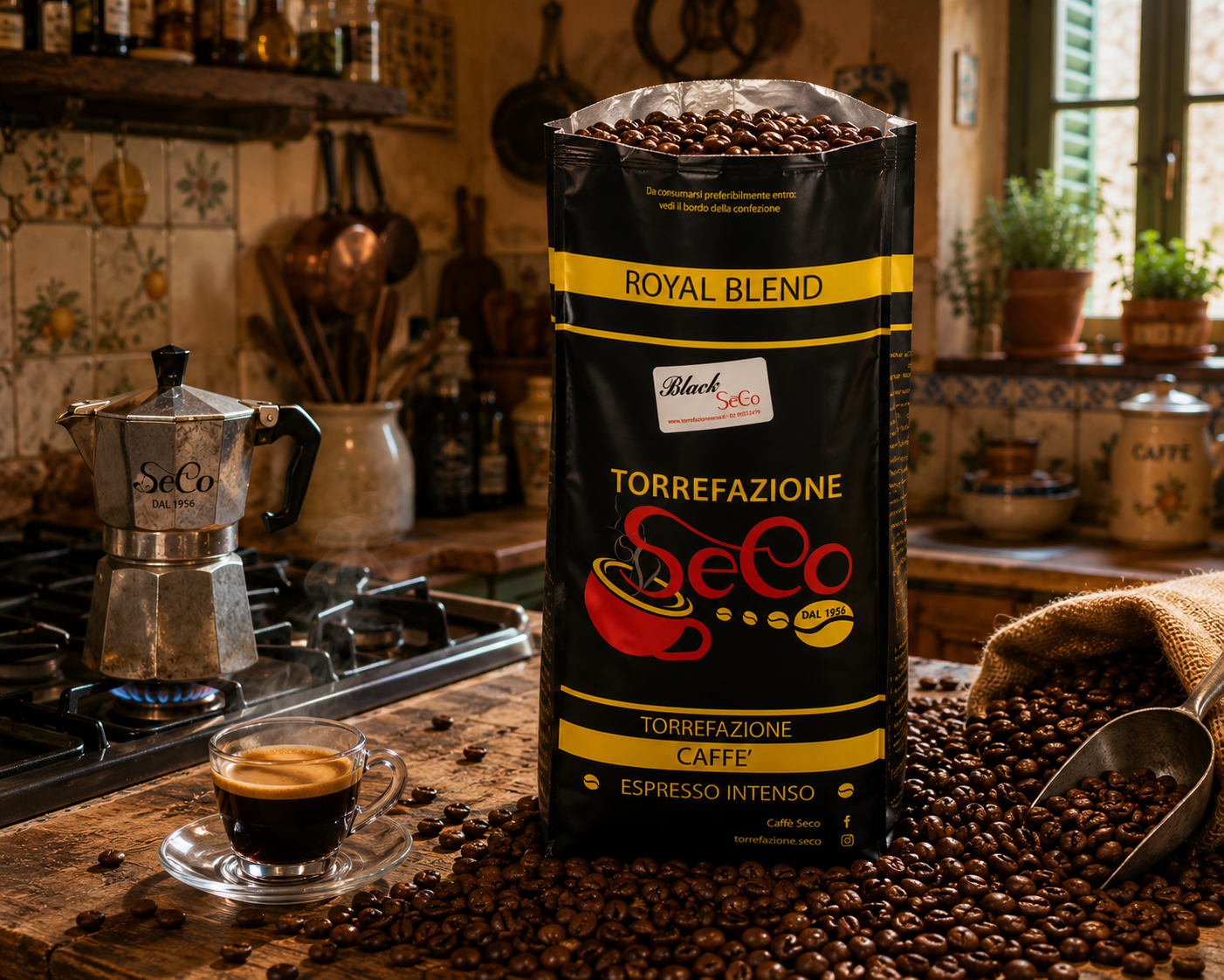 Premium italienischer Espresso Kaffee Bohnen 1kg SeCo Royal Blend mit frischem Espresso und gerösteten Kaffeebohnen