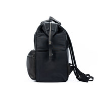 Italienischer Rucksack aus Nylon und echtem Leder – wasserabweisend, schwarz, elegantes Design mit glänzenden Nickel-Details, handgefertigt in Italien