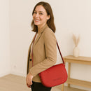 Damen Schultertasche Leder Rot getragen – Stilvoll, elegant und vielseitig kombinierbar, Made in Italy