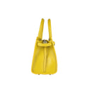 RB1016AR | Borsa Donna a Mano in Vera Pelle Made in Italy con tracolla removibile. Attacchi con moschettoni in metallo Oro Lucido - Colore Senape - Dimensioni: cm 28 x 20 x 14 + 12,5-4