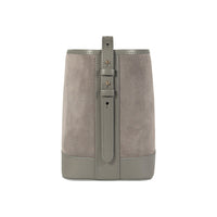 Italienische Damenhandtasche aus echtem Leder – Modell BRENDA in Grau, mit glänzenden goldfarbenen Metallaccessoires, handgefertigt in Italien, Maße 25 × 23,5 × 17 cm