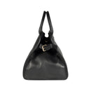 Italienische Damen Handtasche aus Echtleder – Modell Frida in Schwarz. Elegante Henkeltasche mit goldfarbenen Metall-Details, hochwertig handgefertigt in Italien.