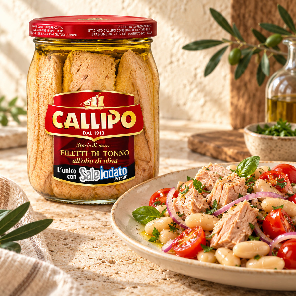 Callipo Thunfischfilets im großen Glas als Serviervorschlag mit Salat