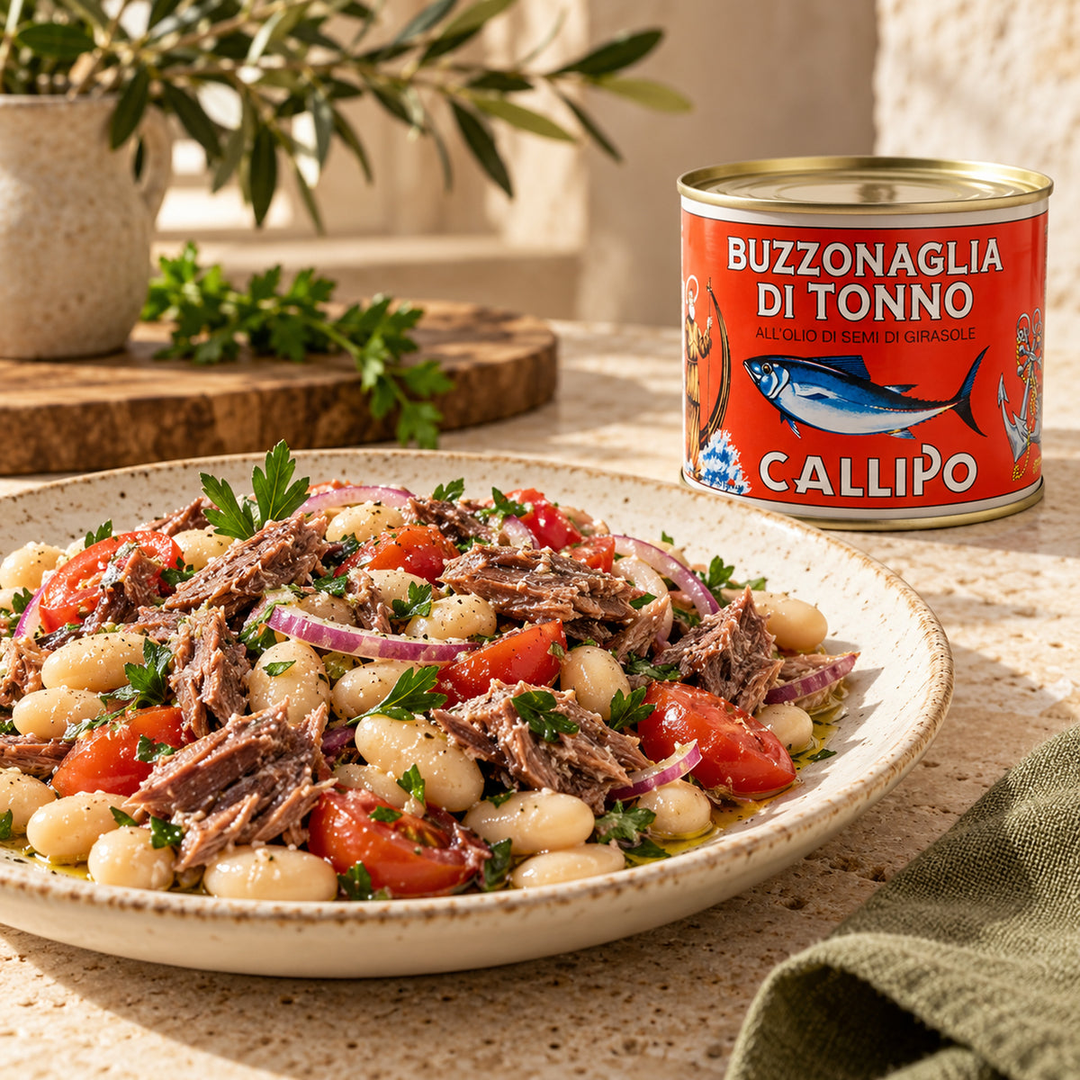 Callipo Buzzonaglia di Tonno als Serviervorschlag mit Salat