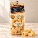 Paccheri Birigati Colacchio Mamma Isa – Große Röhrennudeln, 500 g – helle Produktaufnahme auf beigem Stein mit leicht seitlicher Perspektive