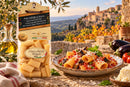 Paccheri con melanzane e ricotta salata mit Colacchio Mamma Isa Pasta auf einer Terrasse in Kalabrien – Serviervorschlag