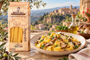 Pappardelle ai funghi mit Colacchio Mamma Isa Pasta auf einer Terrasse in Kalabrien – Serviervorschlag