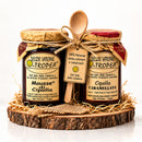 Zwiebelmousse aus Tropea IGP Geschenkset – Cipolla Caramellata & italienische Antipasti aus Kalabrien – Produktset auf der originalen Unterlage