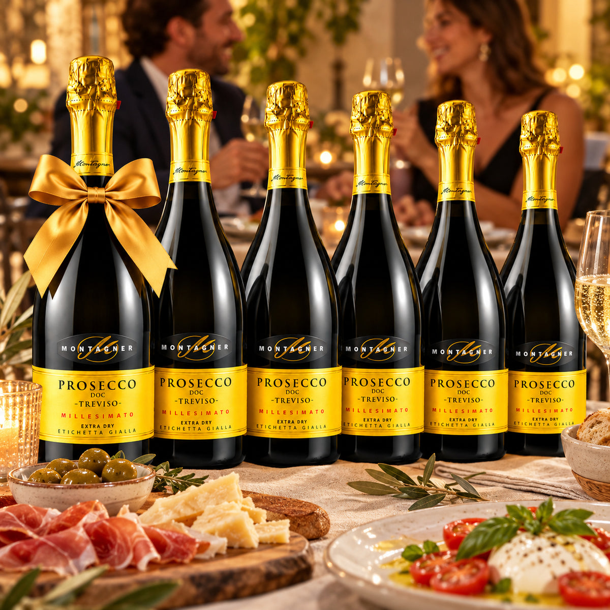 Prosecco DOC Treviso Extra Dry – Sechs Flaschen, Montagner – Italienische Tischatmosphäre mit Gästen