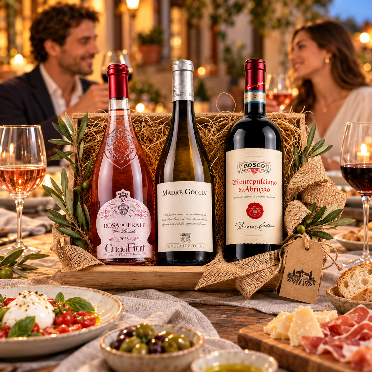 Italienisches Weinpaket kaufen – Premium Wein mit Rosé, Weißwein & Rotwein – Italienische Tischatmosphäre mit Gästen