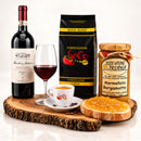 Italienisches Feinkost Paket mit Chianti, Kaffee & Bergamotte Marmelade – Produktset auf der originalen Unterlage