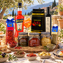 Sommer Genuss Paket Italien – Aperol, Kaffee, Olivenöl & Feinkost Spezialitäten – Serviervorschlag auf einer italienischen Terrasse