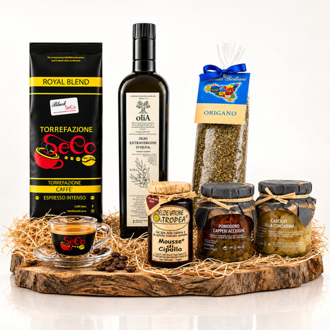 Italienisches Feinkost mit Espresso, Olivenöl & Delikatessen – Produktset auf der originalen Unterlage
