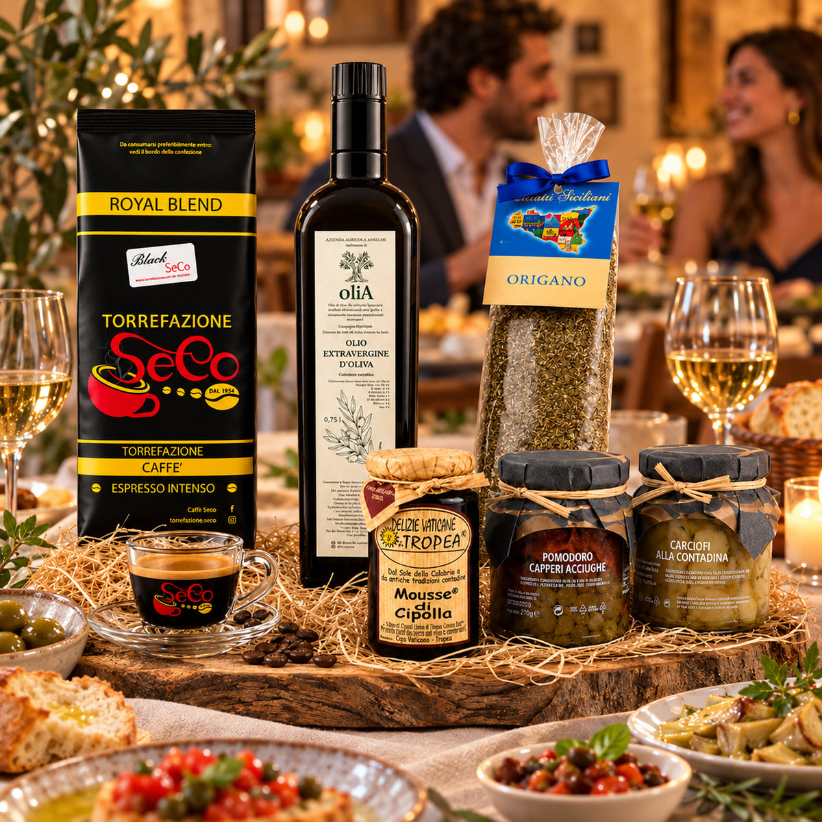 Italienisches Feinkost mit Espresso, Olivenöl & Delikatessen – Italienische Tischatmosphäre mit Gästen