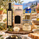 italienische Feinkostpaket „Nero di Seppia“ – Bio Olivenöl, schwarze Spaghetti, Knoblauchcreme & Oregano italienische Feinkostpaket – Serviervorschlag auf einer italienischen Terrasse