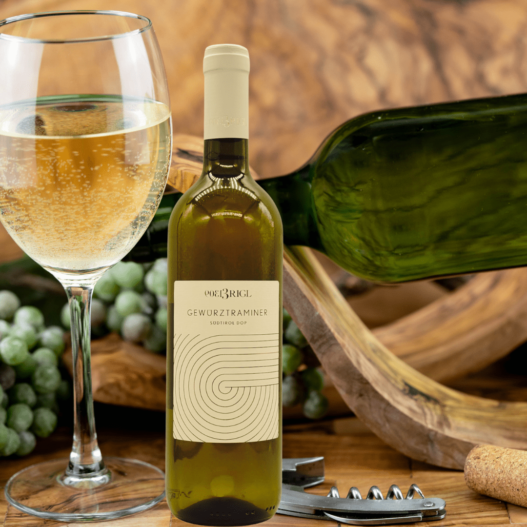 Edler Gewürztraminer Südtirol DOP 2022 – Italienischer Weißwein mit goldener Farbe und fruchtigem Aroma. Ideal zu Fischgerichten und Käse. Bella Italia Store – Qualität aus Italien!